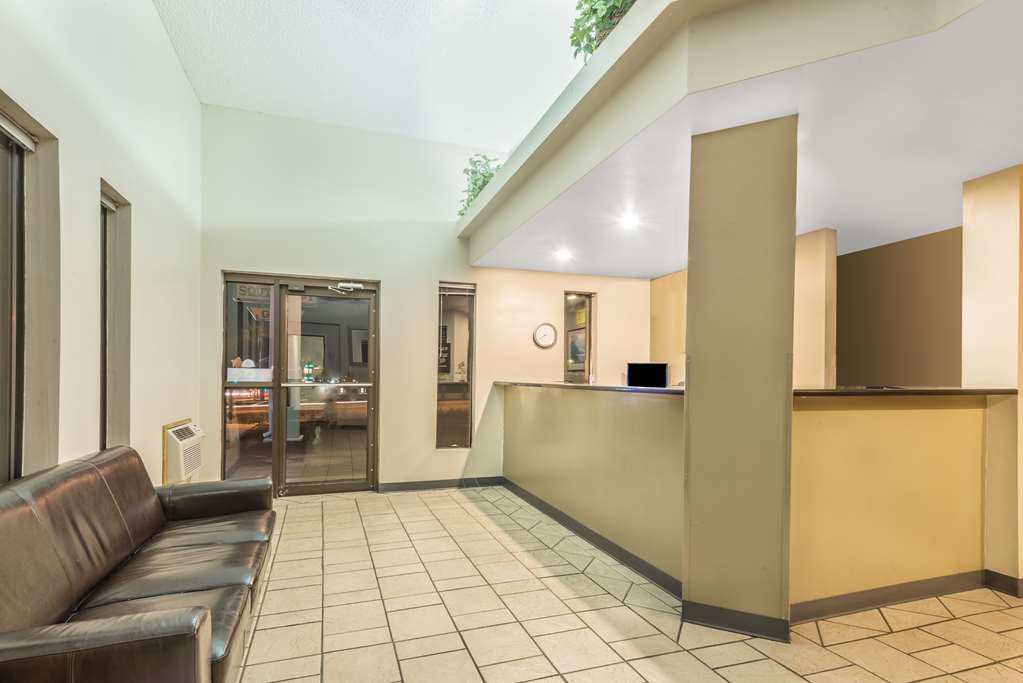 Hotel Super 8 By Wyndham Pueblo Interior foto