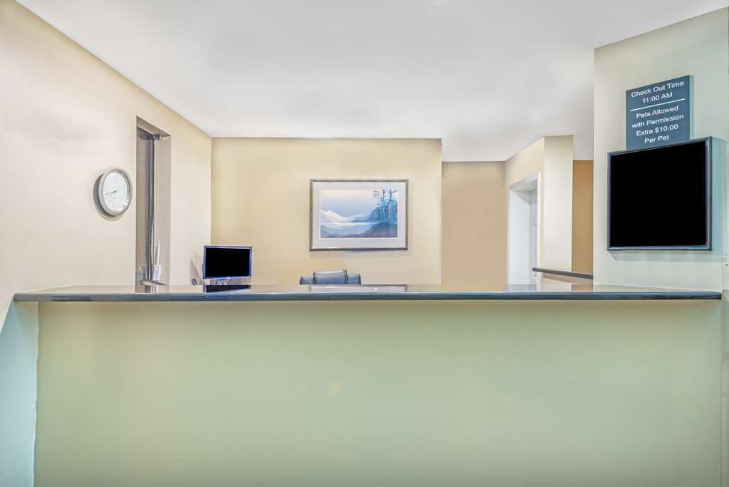 Hotel Super 8 By Wyndham Pueblo Interior foto
