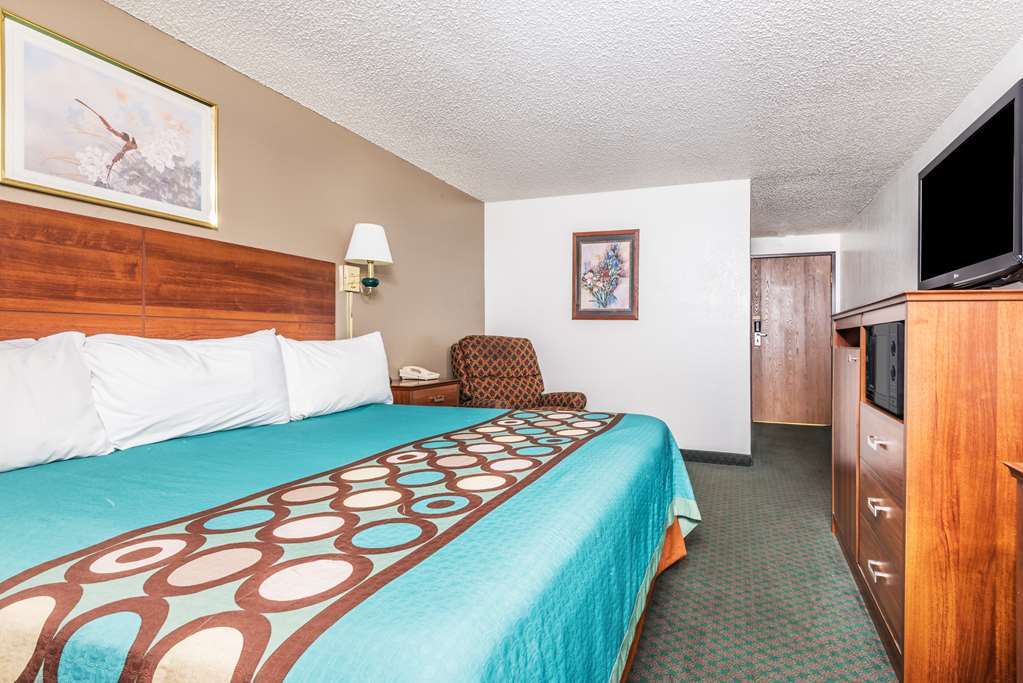 Hotel Super 8 By Wyndham Pueblo Habitación foto